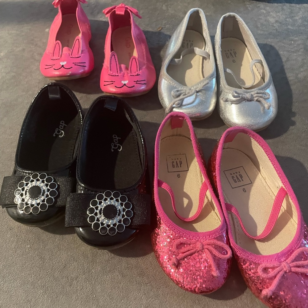 GAP toddler size 6 adorable shoes EUC! 🤍